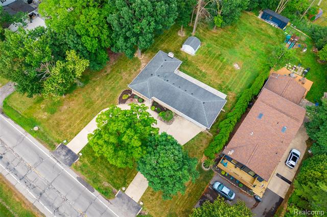 Builiding view seventeen for 21819 Meridian, Grosse Ile, MI. 48138