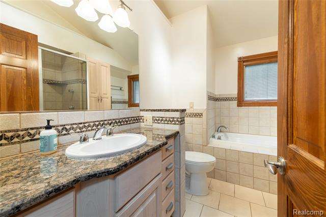 Builiding view six for 21819 Meridian, Grosse Ile, MI. 48138