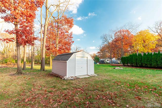 Builiding view twenty two for 21819 Meridian, Grosse Ile, MI. 48138