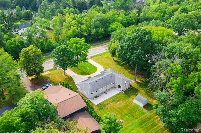 Builiding view twenty for 21819 Meridian, Grosse Ile, MI. 48138