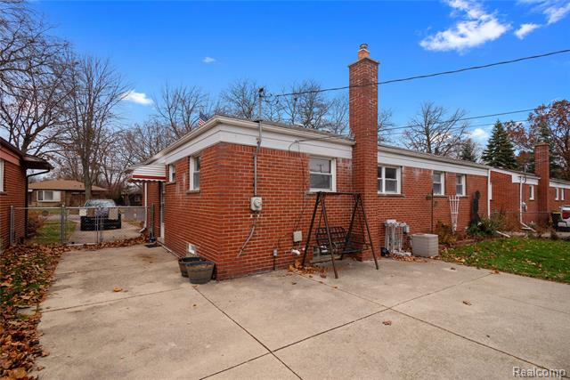 Builiding view nineteen for 1731 Grange, Trenton, MI. 48183