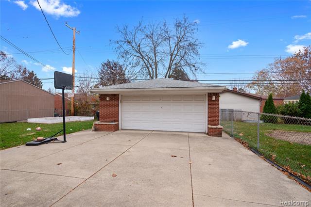 Builiding view twenty three for 1731 Grange, Trenton, MI. 48183