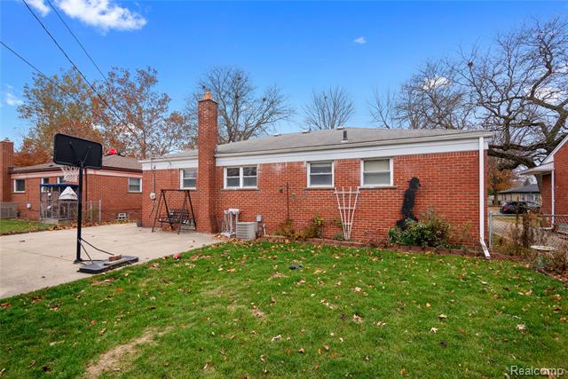 Builiding view twenty for 1731 Grange, Trenton, MI. 48183