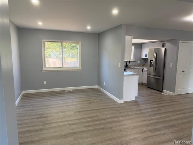 Builiding view five for 20698 Coachwood, Riverview, MI. 48193