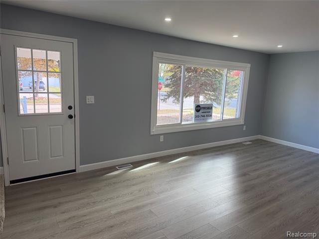 Builiding view four for 20698 Coachwood, Riverview, MI. 48193