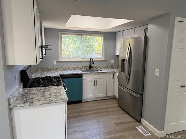 Builiding view seven for 20698 Coachwood, Riverview, MI. 48193