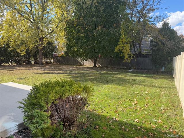 Builiding view thirty four for 20698 Coachwood, Riverview, MI. 48193