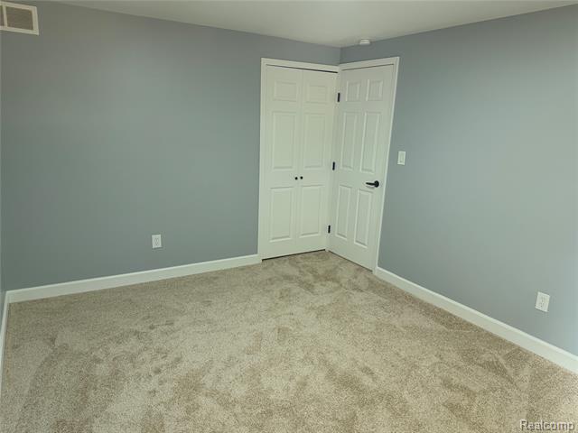 Builiding view thirty three for 20698 Coachwood, Riverview, MI. 48193