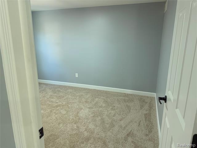 Builiding view thirty two for 20698 Coachwood, Riverview, MI. 48193