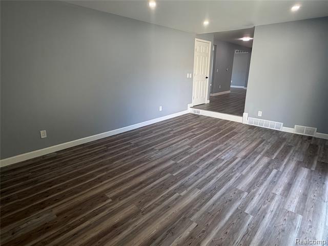 Builiding view twelve for 20698 Coachwood, Riverview, MI. 48193