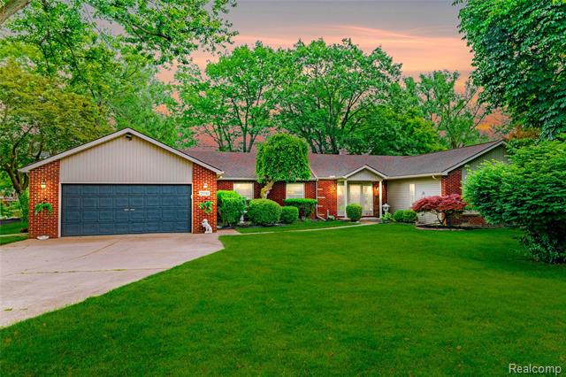 front view for 21781 Thorofare, Grosse Ile, Mi. 48138