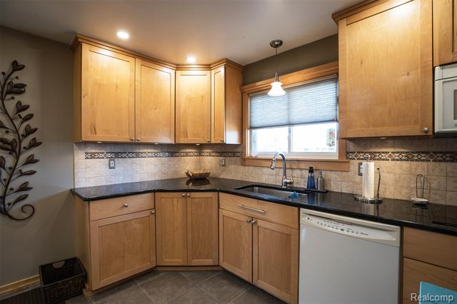 Builiding view eleven for 1847 Churchill, Trenton, MI. 48183