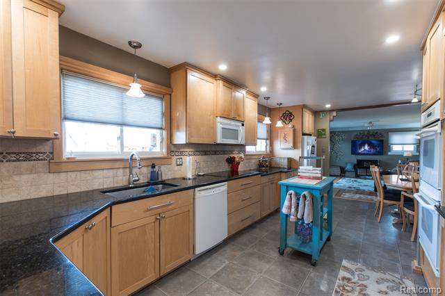 Builiding view fourteen for 1847 Churchill, Trenton, MI. 48183