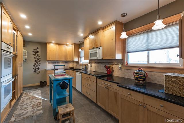 Builiding view nine for 1847 Churchill, Trenton, MI. 48183