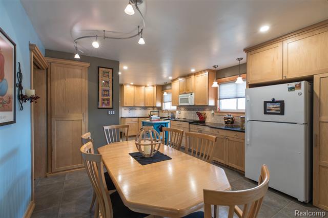 Builiding view seven for 1847 Churchill, Trenton, MI. 48183