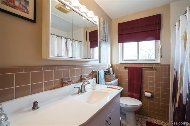 Builiding view seventeen for 1847 Churchill, Trenton, MI. 48183