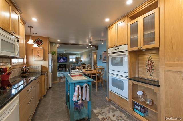 Builiding view thirteen for 1847 Churchill, Trenton, MI. 48183