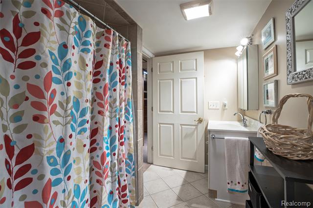 Builiding view twenty nine for 1847 Churchill, Trenton, MI. 48183