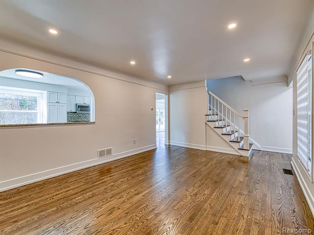 Builiding view five for 1790 Evergreen, Trenton, MI. 48183