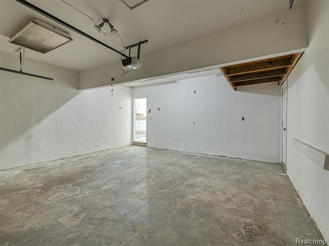 Builiding view thirty seven for 1790 Evergreen, Trenton, MI. 48183