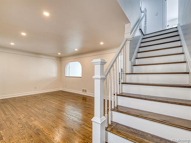 Builiding view three for 1790 Evergreen, Trenton, MI. 48183