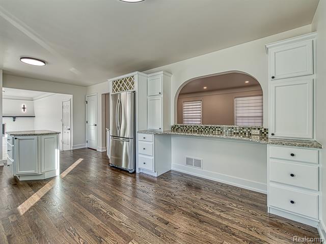 Builiding view twelve for 1790 Evergreen, Trenton, MI. 48183