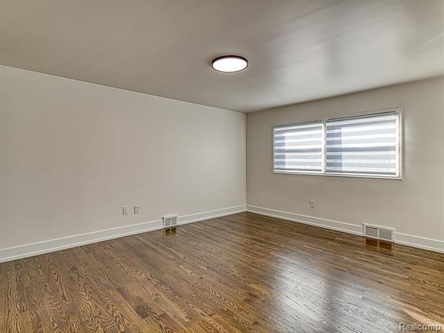 Builiding view twenty one for 1790 Evergreen, Trenton, MI. 48183