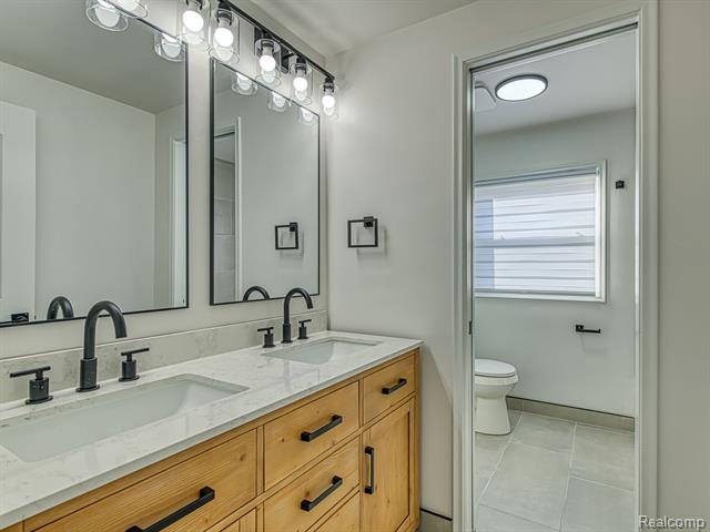 Builiding view twenty six for 1790 Evergreen, Trenton, MI. 48183