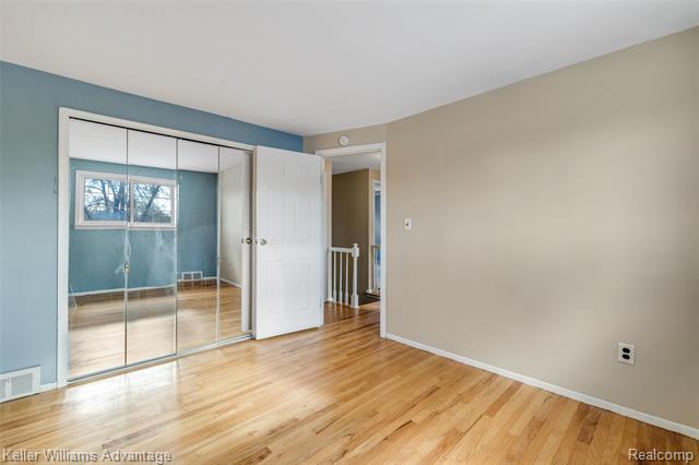 Builiding view eighteen for 19071 Coachwood, Riverview, MI. 48193