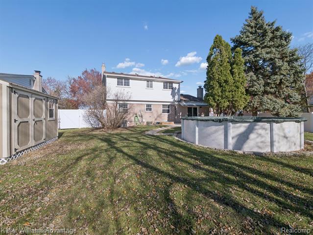 Builiding view forty one for 19071 Coachwood, Riverview, MI. 48193