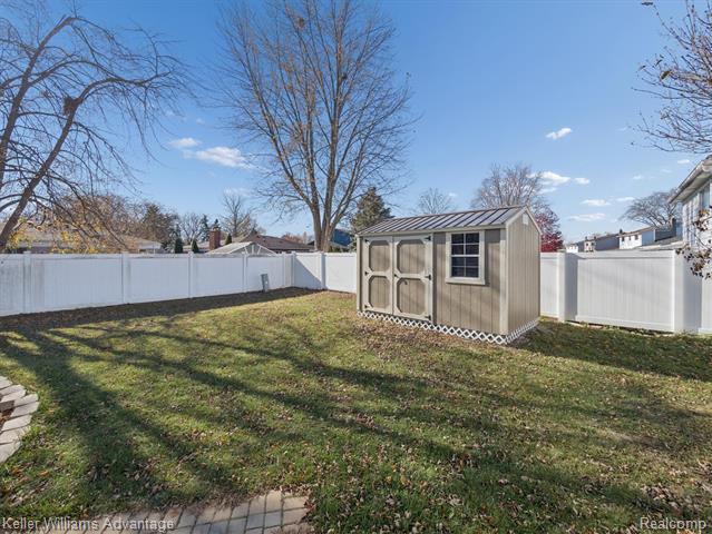 Builiding view forty for 19071 Coachwood, Riverview, MI. 48193