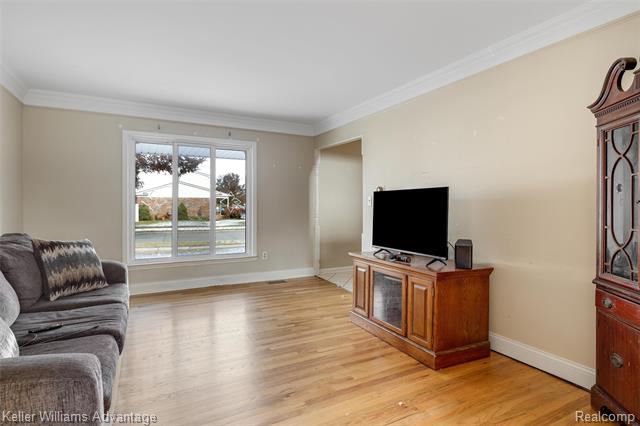 Builiding view four for 19071 Coachwood, Riverview, MI. 48193