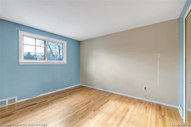 Builiding view seventeen for 19071 Coachwood, Riverview, MI. 48193