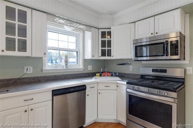 Builiding view ten for 19071 Coachwood, Riverview, MI. 48193