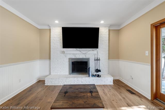 Builiding view thirteen for 19071 Coachwood, Riverview, MI. 48193