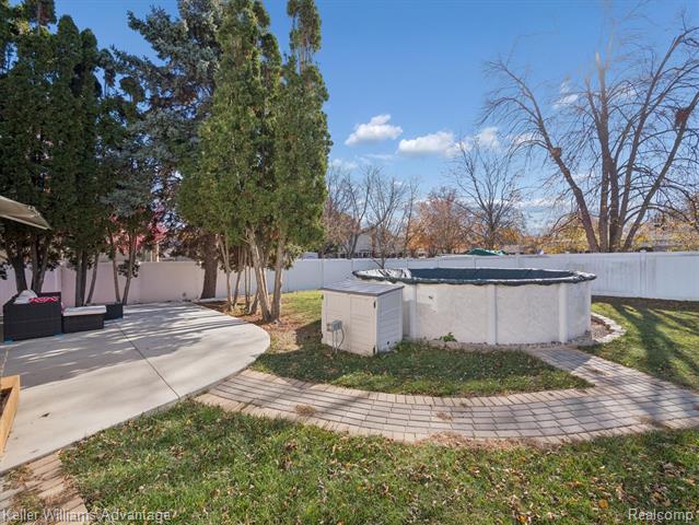 Builiding view thirty eight for 19071 Coachwood, Riverview, MI. 48193