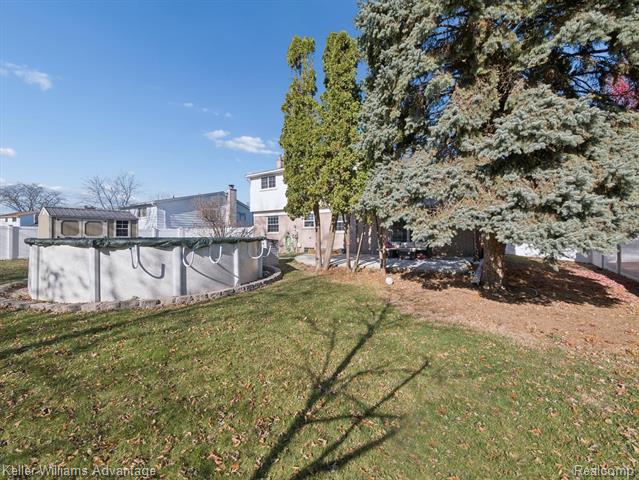 Builiding view thirty nine for 19071 Coachwood, Riverview, MI. 48193