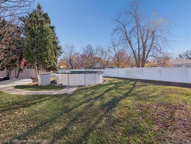 Builiding view thirty seven for 19071 Coachwood, Riverview, MI. 48193