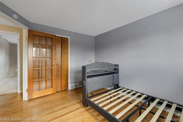 Builiding view twenty three for 19071 Coachwood, Riverview, MI. 48193