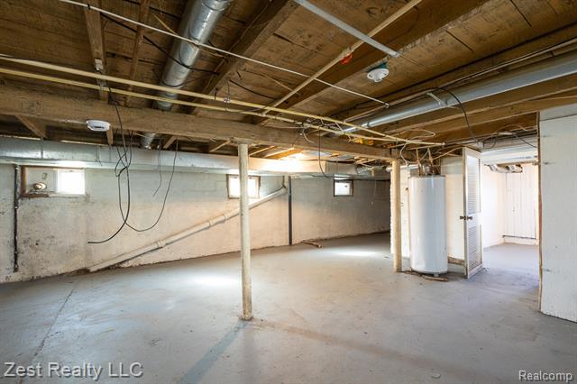 Builiding view seventeen for 18765 Riverview, Riverview, MI. 48193