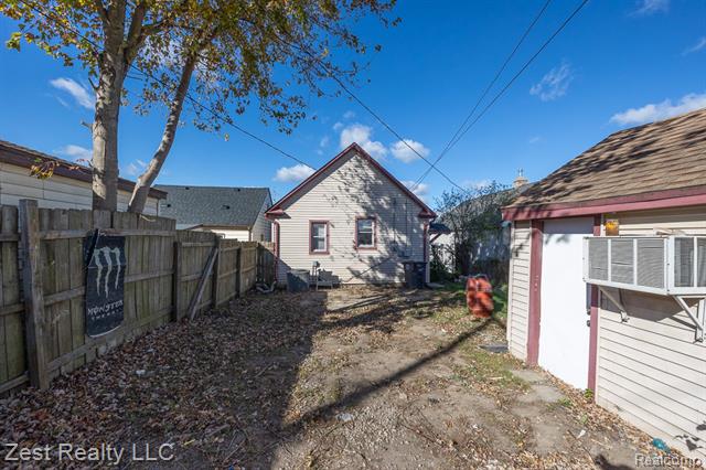 Builiding view twenty for 18765 Riverview, Riverview, MI. 48193