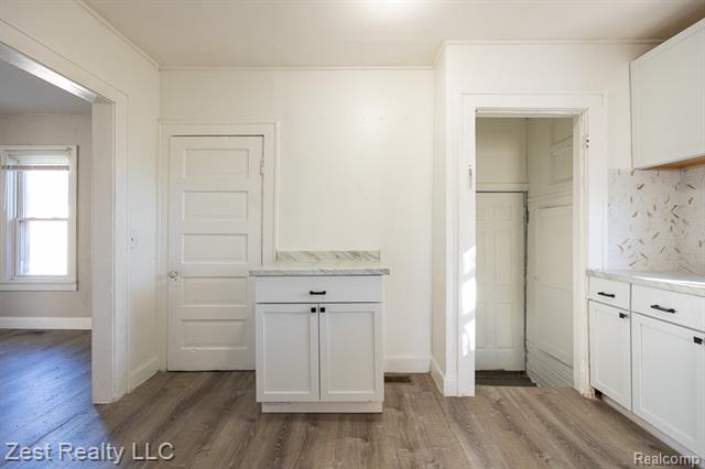 Builiding view two for 18765 Riverview, Riverview, MI. 48193