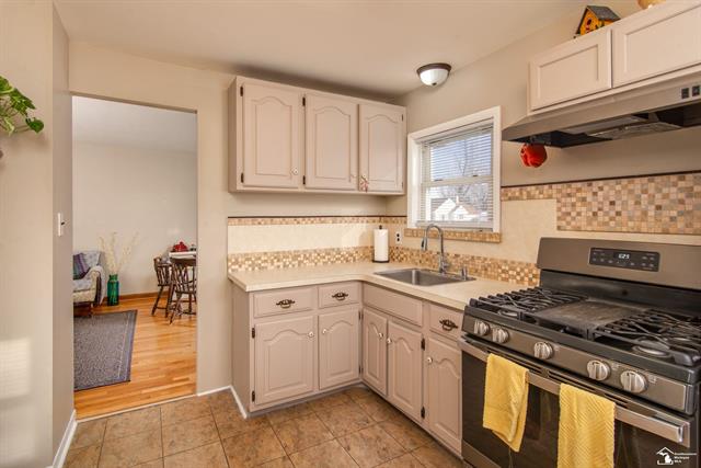 Builiding view eleven for 18082 Ray, Riverview, MI. 48193