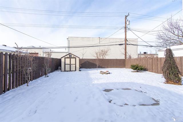 Builiding view five for 18082 Ray, Riverview, MI. 48193