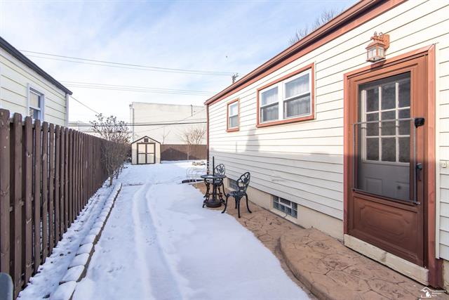 Builiding view four for 18082 Ray, Riverview, MI. 48193