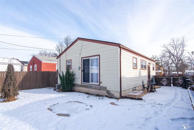 Builiding view seven for 18082 Ray, Riverview, MI. 48193