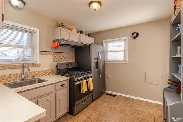 Builiding view twelve for 18082 Ray, Riverview, MI. 48193