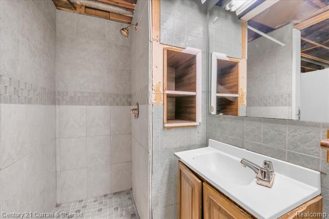 Builiding view fifteen for 18616 Koester, Riverview, MI. 48193