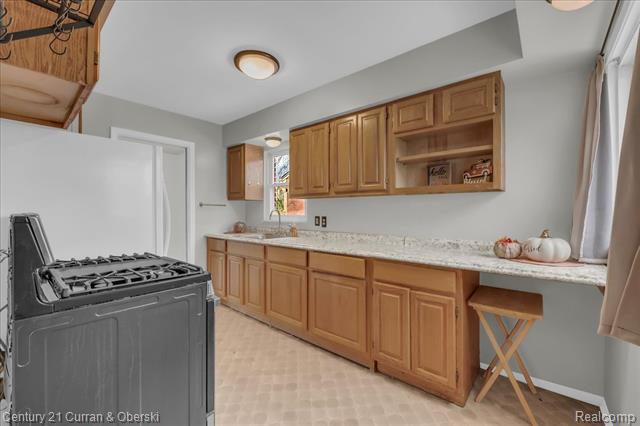 Builiding view six for 18616 Koester, Riverview, MI. 48193