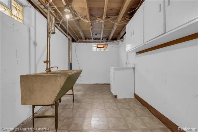 Builiding view sixteen for 18616 Koester, Riverview, MI. 48193